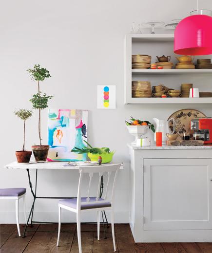 neon-accented-kitchen_gal